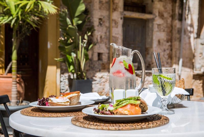 פנסיון J&g Suites