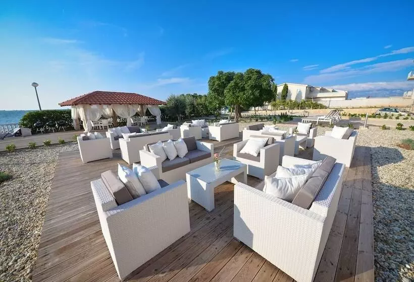 Sunset Deluxe Apartments