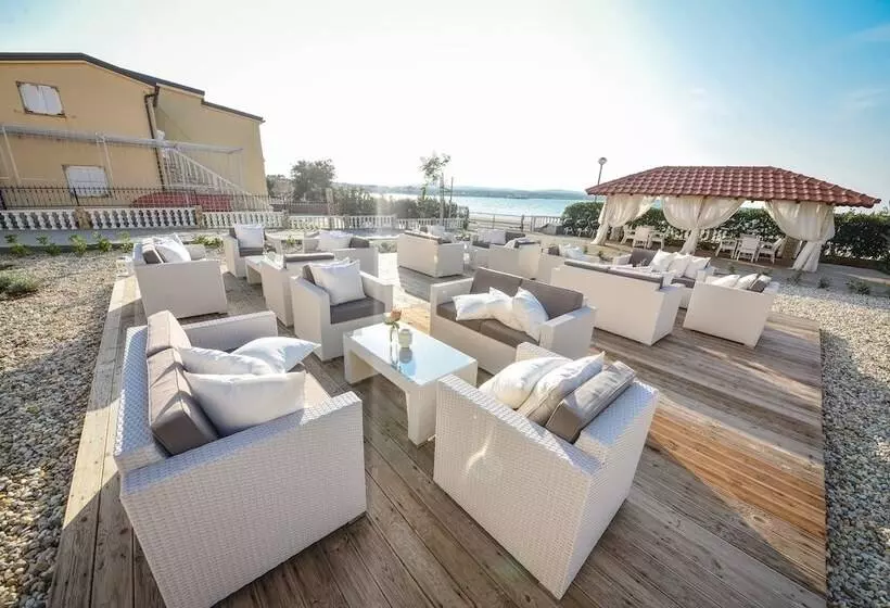 Sunset Deluxe Apartments