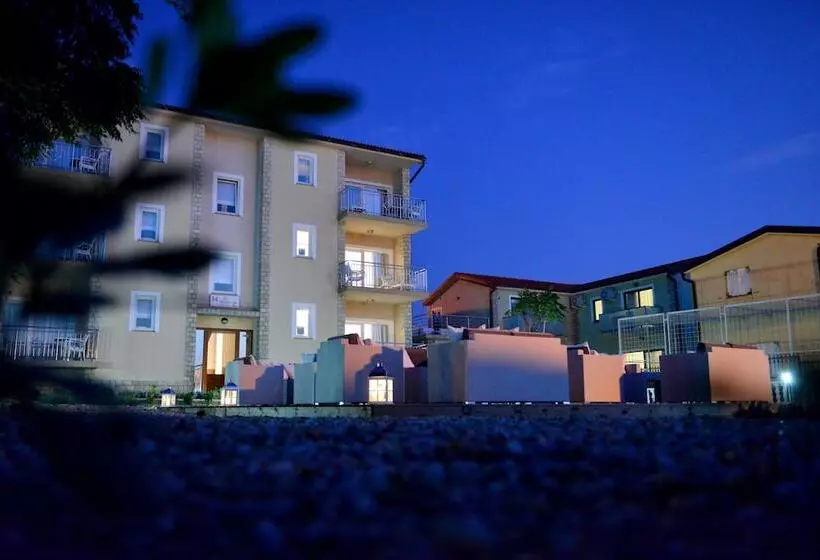Sunset Deluxe Apartments