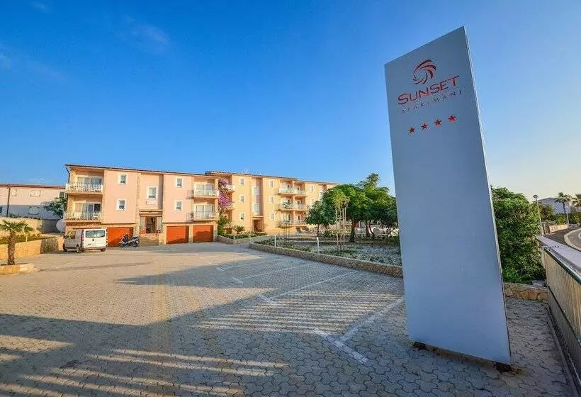 Sunset Deluxe Apartments