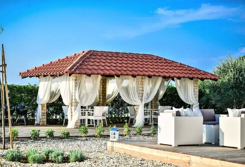 Sunset Deluxe Apartments