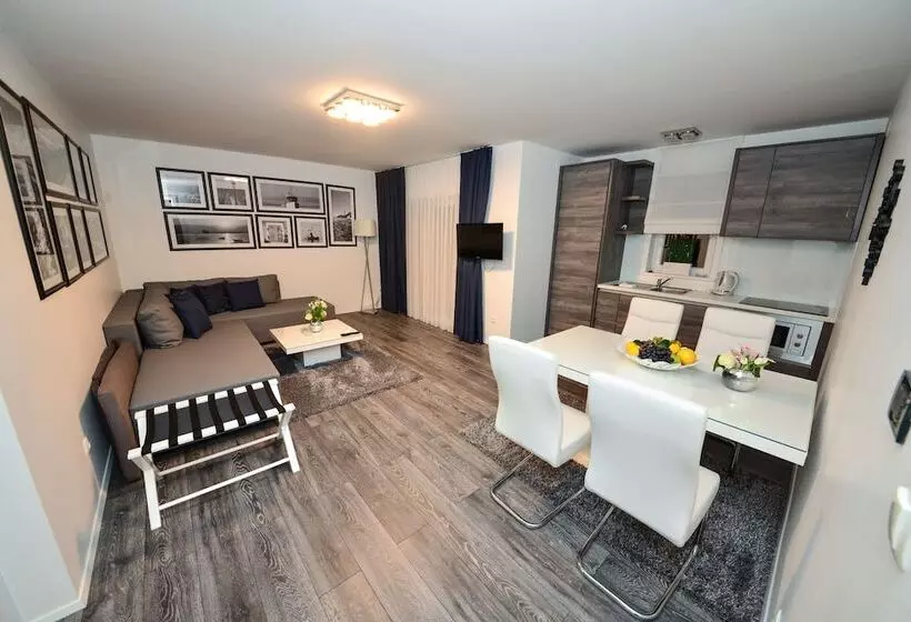 Sunset Deluxe Apartments