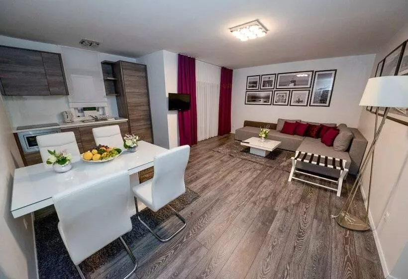 Sunset Deluxe Apartments