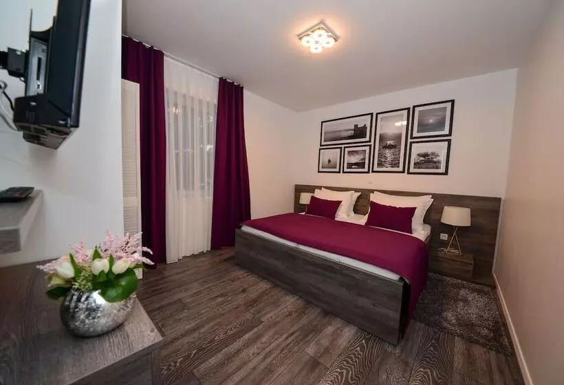 Sunset Deluxe Apartments
