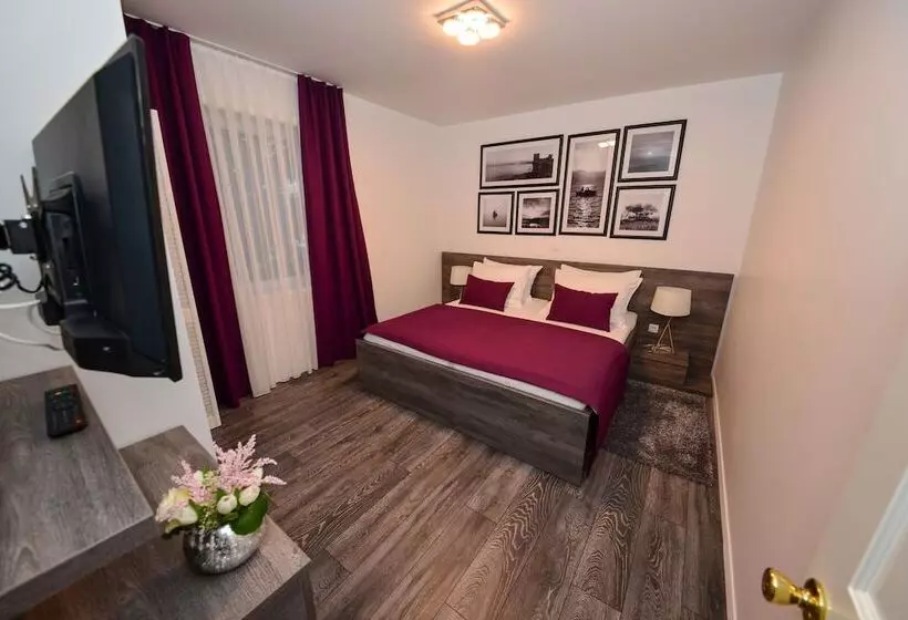 Sunset Deluxe Apartments
