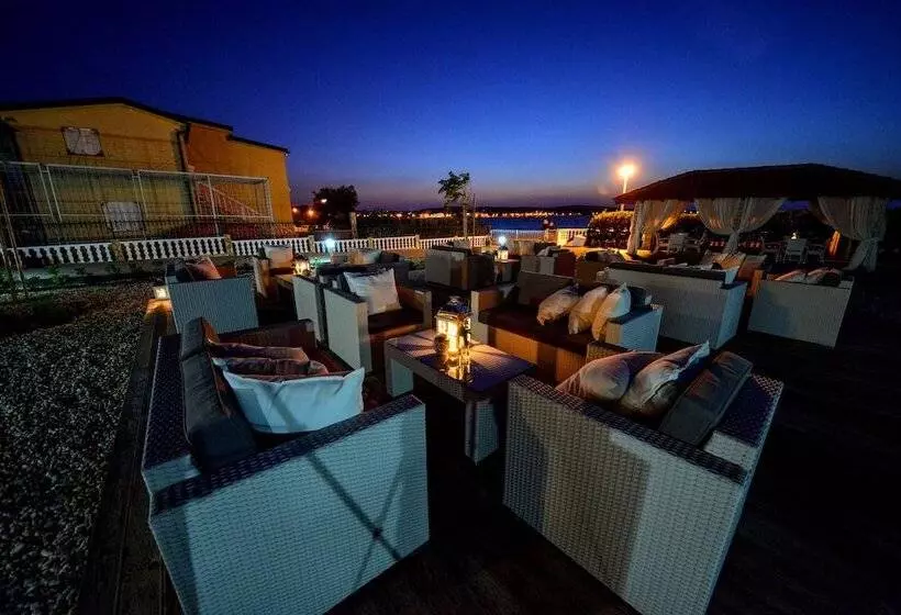 Sunset Deluxe Apartments
