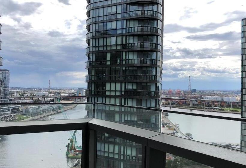 Winston Apartments Docklands