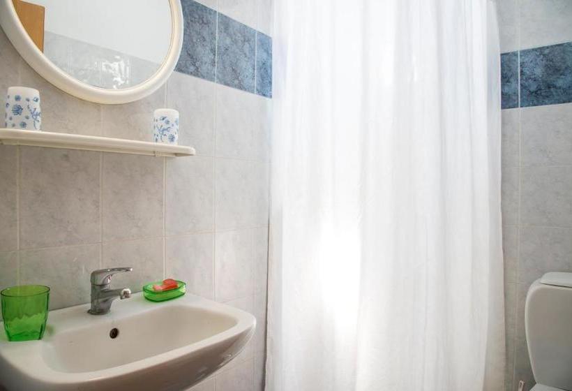 Yiannis Yard Studios & Apartments