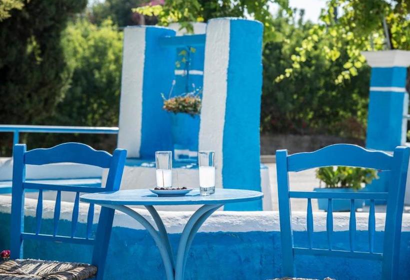 Yiannis Yard Studios & Apartments