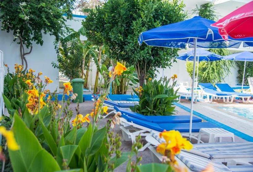 Yiannis Yard Studios & Apartments