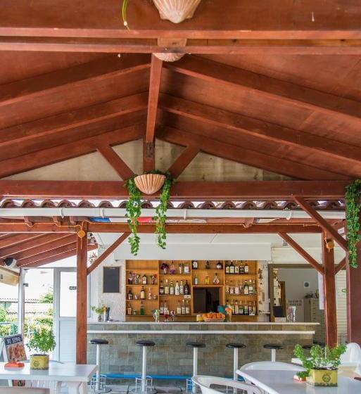 Yiannis Yard Studios & Apartments