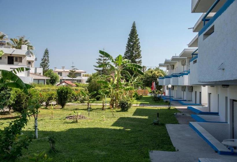 Yiannis Yard Studios & Apartments