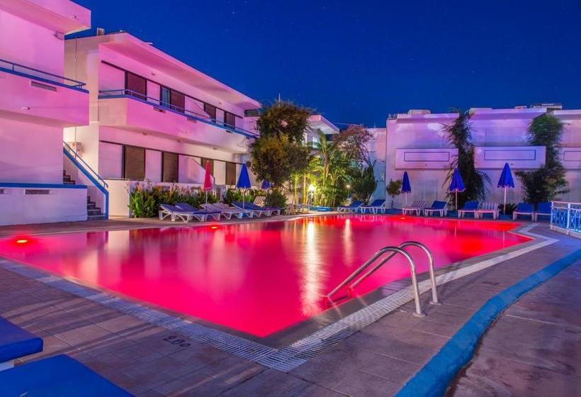 Yiannis Yard Studios & Apartments