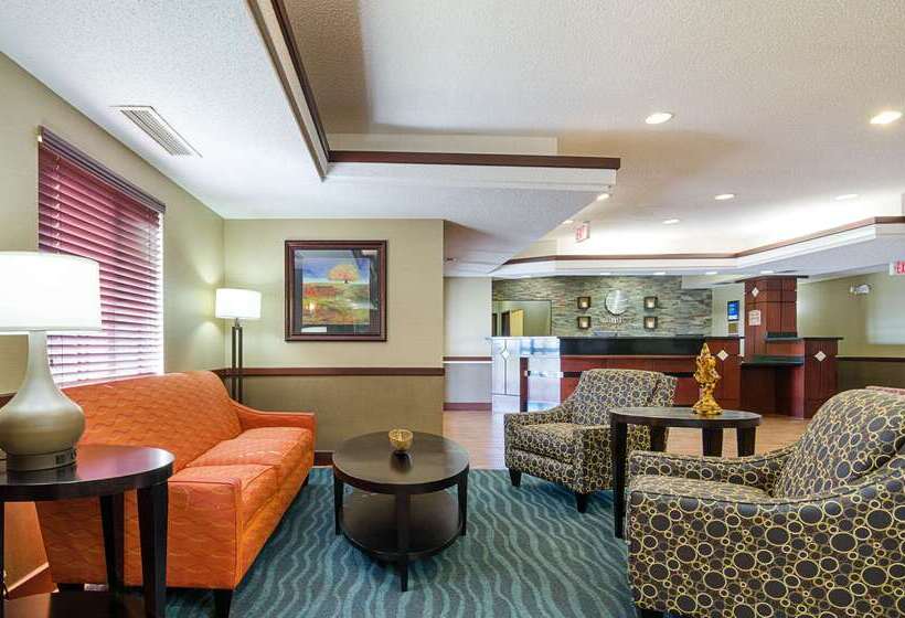 호텔 Comfort Inn & Suites