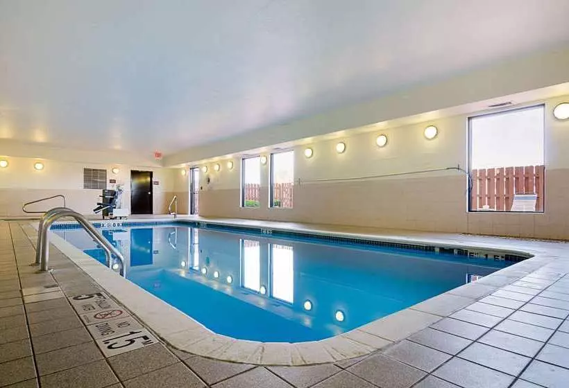 בית מלון כפרי Comfort Inn & Suites