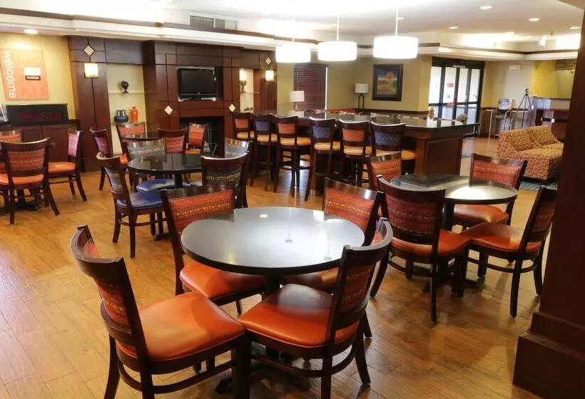 בית מלון כפרי Comfort Inn & Suites