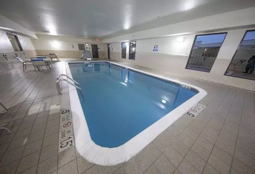 בית מלון כפרי Comfort Inn & Suites