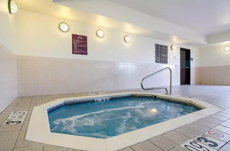 בית מלון כפרי Comfort Inn & Suites