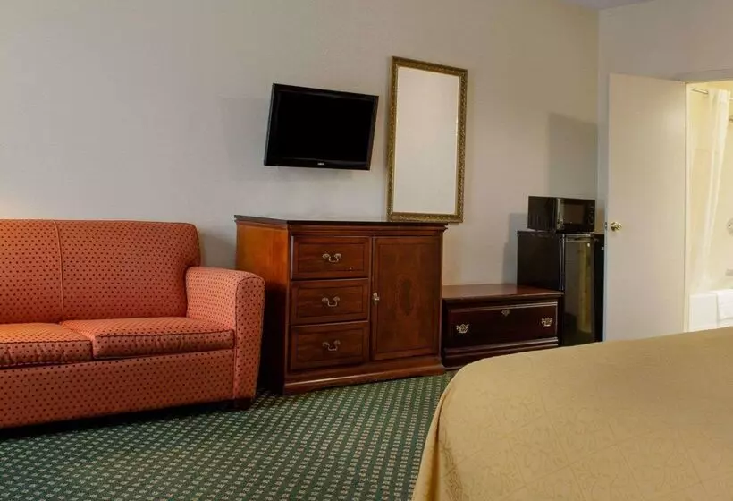 هتل Econo Lodge Inn & Suites