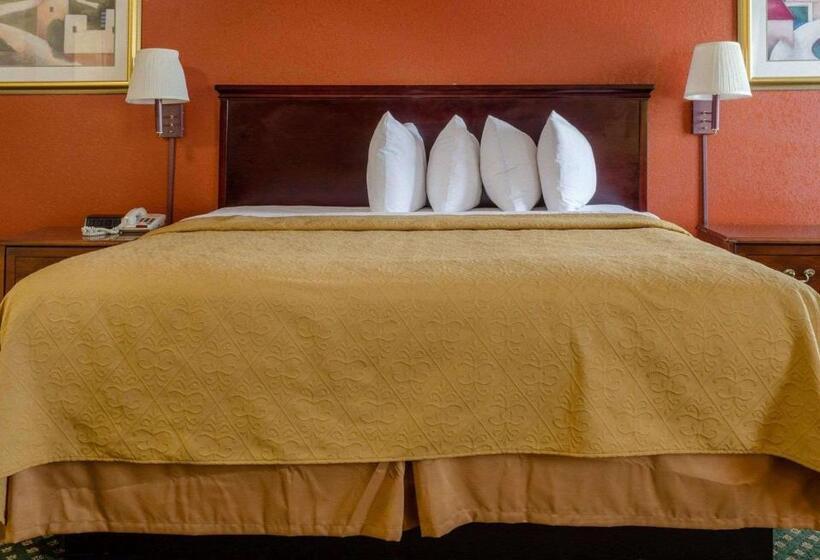 Отель Econo Lodge Inn & Suites