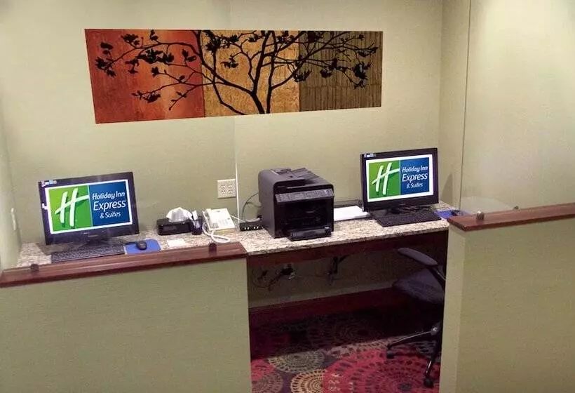 هتل Holiday Inn Express Jamestown, An Ihg