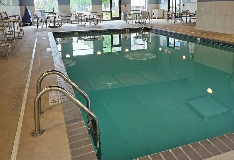 Hotelli Holiday Inn Express & Suites Minneapolis West End By Ihg