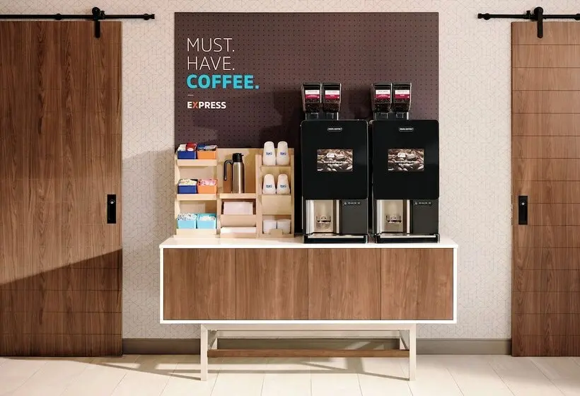 Hotelli Holiday Inn Express & Suites Minneapolis West End By Ihg