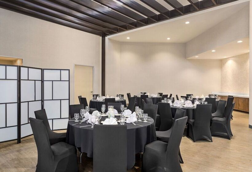 هتل Holiday Inn Orlando International Airport, An Ihg