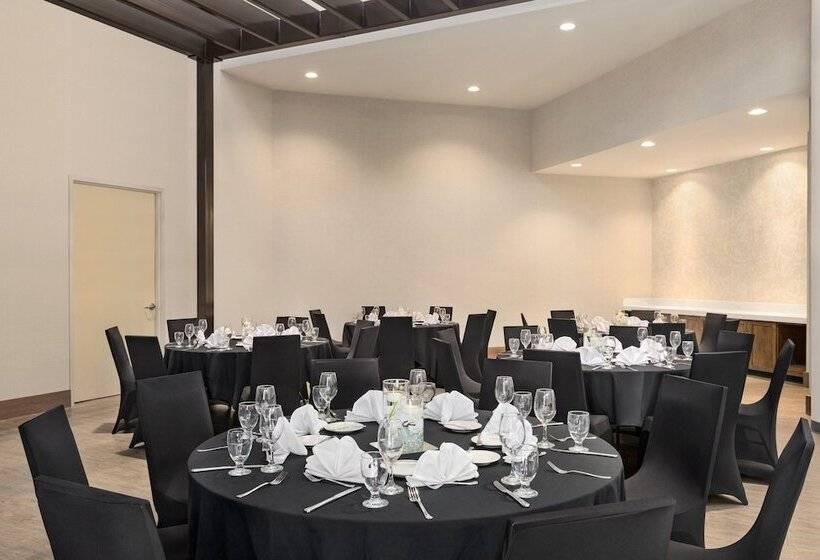 هتل Holiday Inn Orlando International Airport, An Ihg