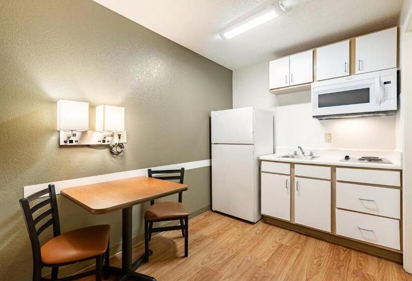 Otel Hometowne Studios By Red Roof Atlanta Ne Peachtree Corners