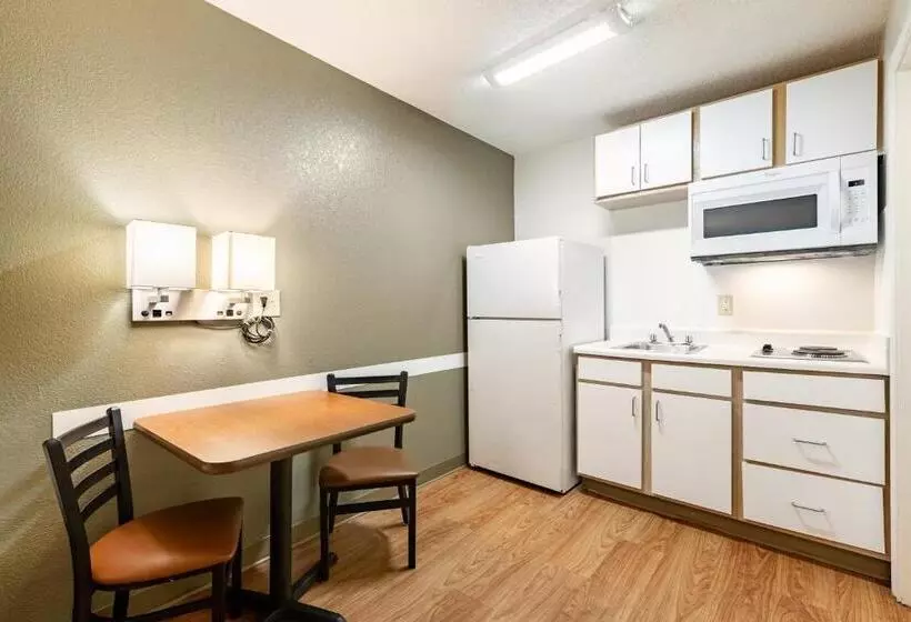 酒店 Hometowne Studios By Red Roof   Atlanta Ne   Peachtree Corners