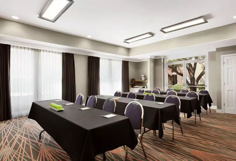 Отель Addison Suites