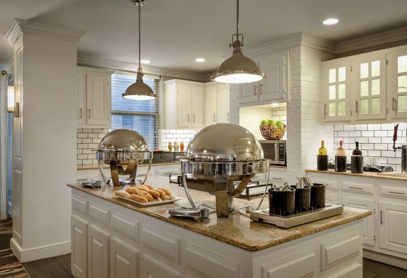 Hotel Addison Suites