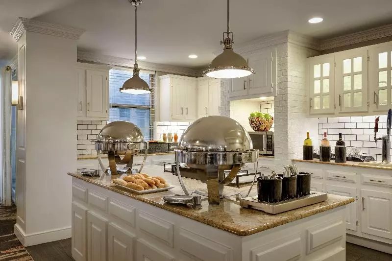 Отель Addison Suites