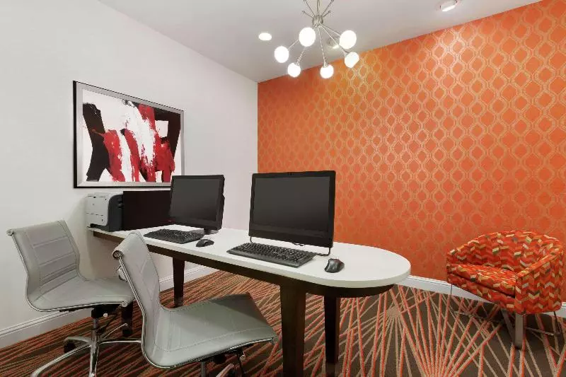 Отель Addison Suites