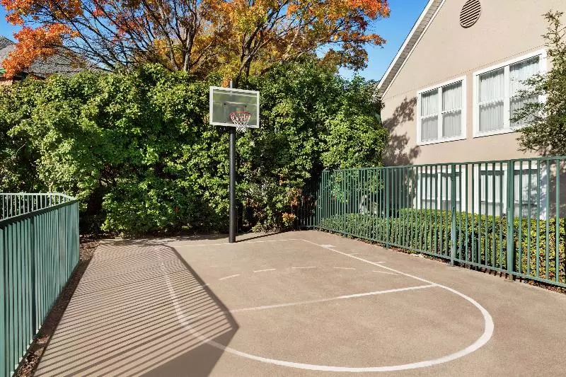 Отель Addison Suites