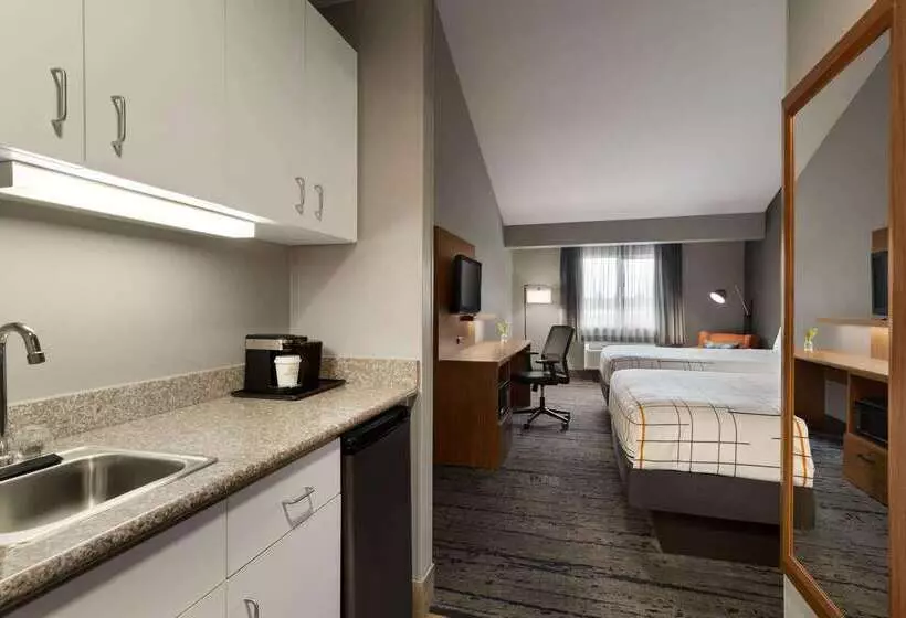 هتل La Quinta By Wyndham Salem Or