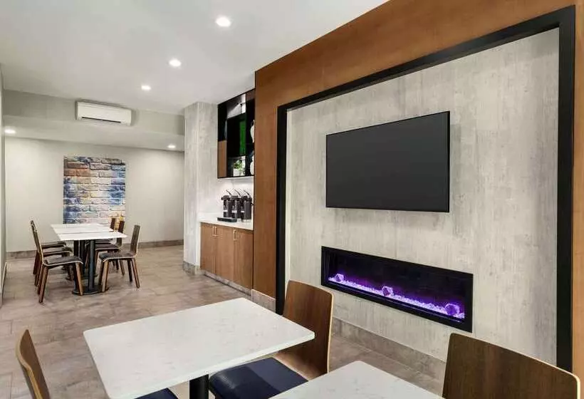 هتل La Quinta By Wyndham Salem Or