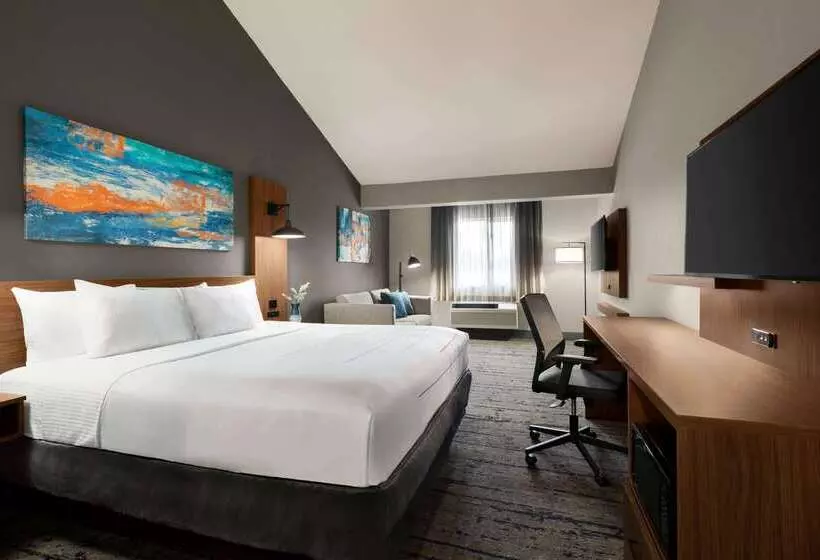 هتل La Quinta By Wyndham Salem Or