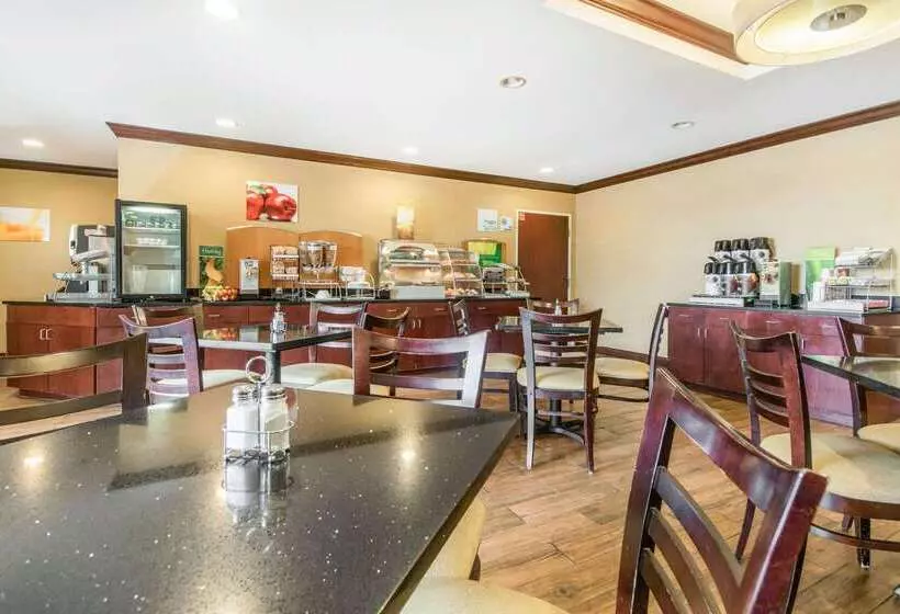 호텔 Quality Inn & Suites