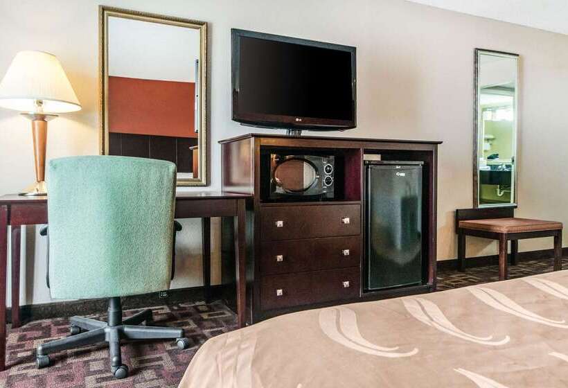 Отель Quality Inn & Suites