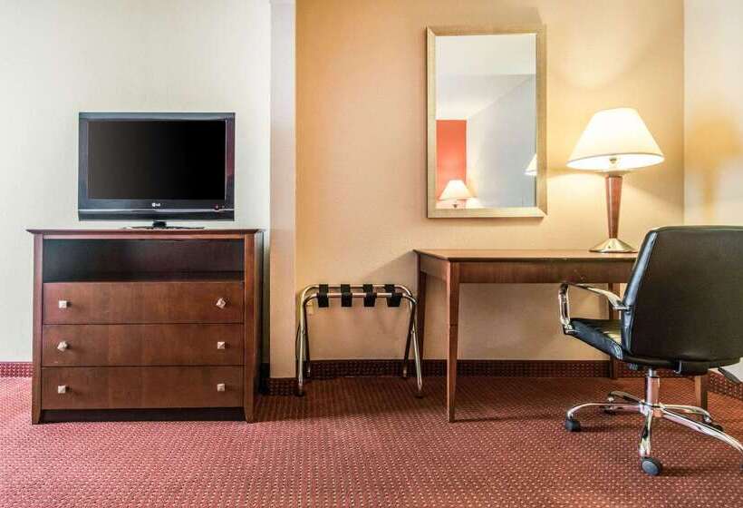 Отель Quality Inn & Suites