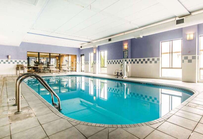 Отель Quality Inn & Suites