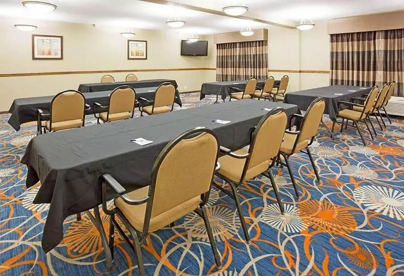 ホテル Stay Suites Formerly Known As Days Inn & Suites By Wyndham La Crosse Onalaska