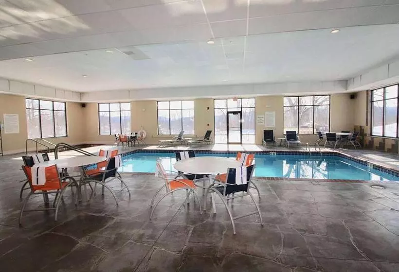 ホテル Stay Suites Formerly Known As Days Inn & Suites By Wyndham La Crosse Onalaska