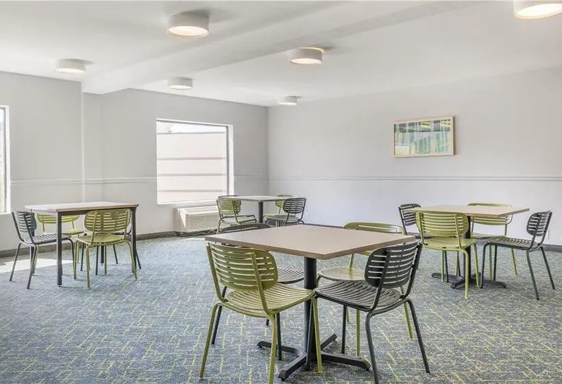 ホテル Stay Suites Formerly Known As Days Inn & Suites By Wyndham La Crosse Onalaska