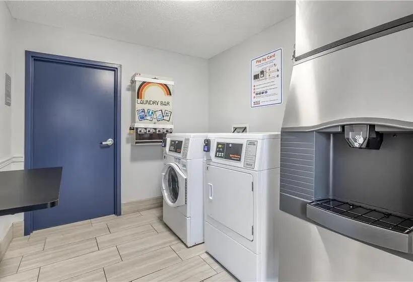 ホテル Stay Suites Formerly Known As Days Inn & Suites By Wyndham La Crosse Onalaska