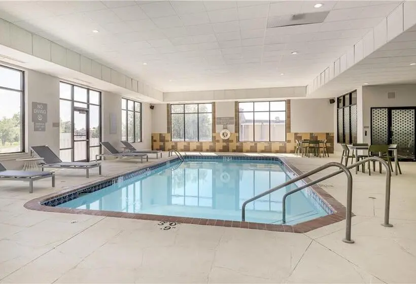 ホテル Stay Suites Formerly Known As Days Inn & Suites By Wyndham La Crosse Onalaska
