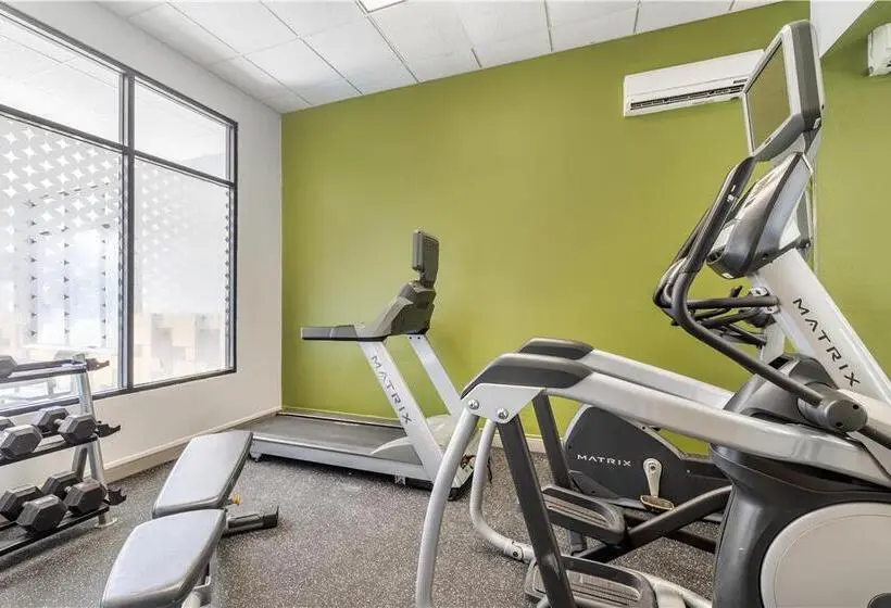ホテル Stay Suites Formerly Known As Days Inn & Suites By Wyndham La Crosse Onalaska